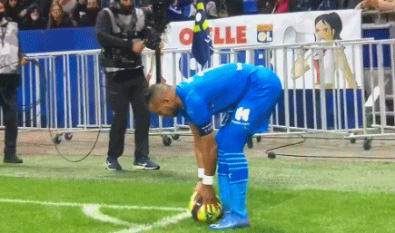 开场16分钟35秒，巴萨遭遇欧冠单场比赛最快的两个丢球（开局16分35秒，巴萨欧冠单场最快连丢两球）