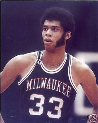 国足热身赛小胜乌兹别克斯坦（国足热身赛险胜乌兹别克斯坦）