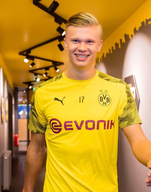 找回状态！爱德华兹半场10中7轰21分（手感回暖！爱德华兹半场10投7中砍下21分）