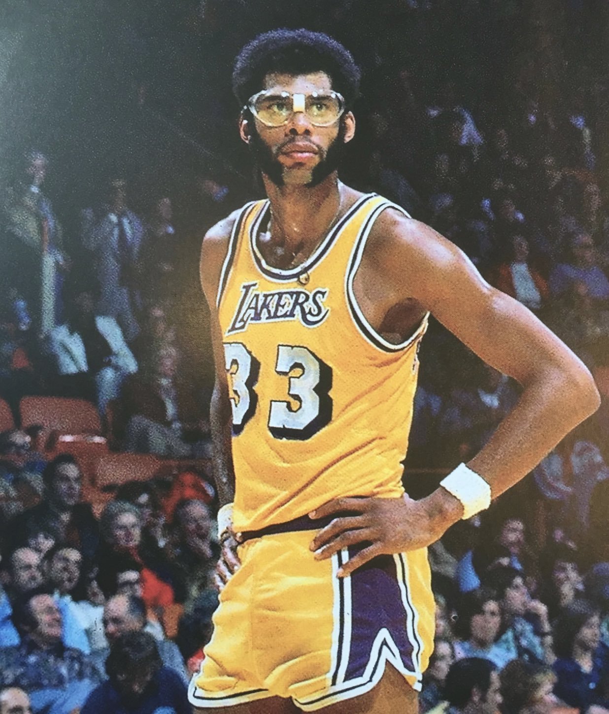 维多利亚面对马德里在圣马梅斯：阿诺德和卡马万加受伤（圣马梅斯之战：维多利亚对阵马德里，阿诺德与卡马万加因伤缺阵）