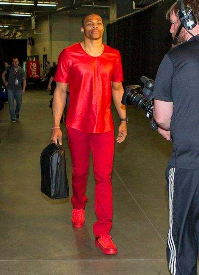 热议成都平广岛：联赛亚冠都蛮硬；租德尔加多需下载反诈app（成都战平广岛引热议：联赛与亚冠强度拉满；德尔加多租借需先安装反诈APP）